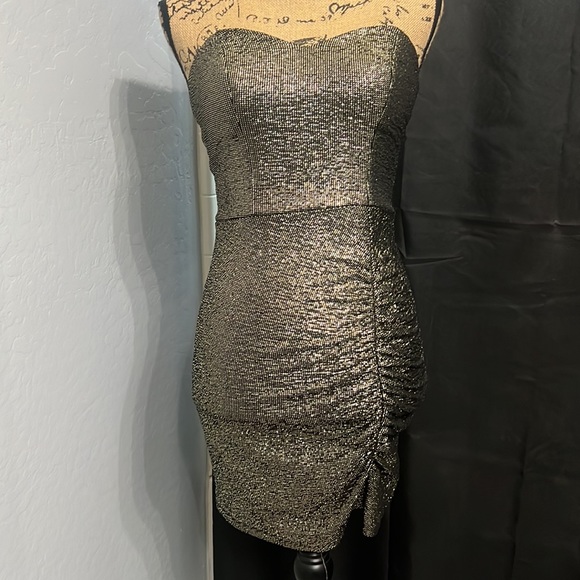 B Smart ruched strapless dress - Picture 4 of 4